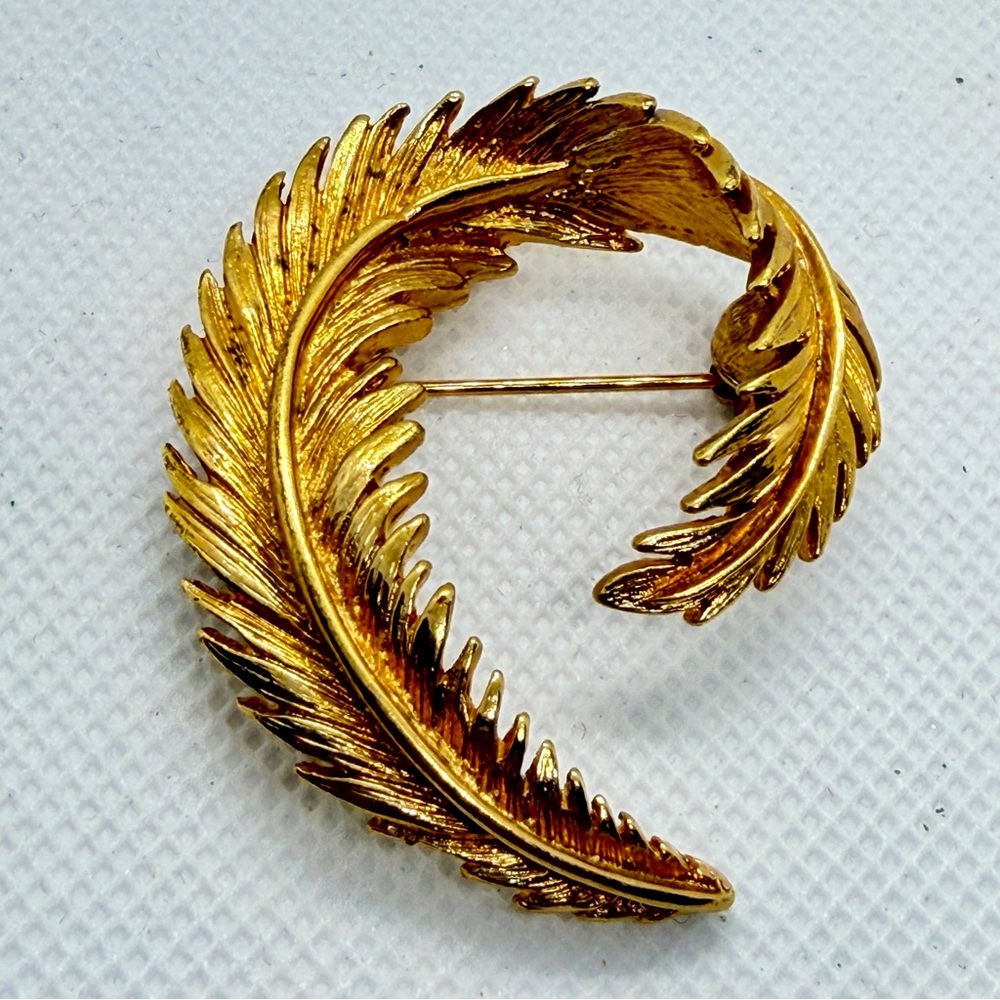 Allison Reed Gold Tone Texture Feather Brooch Pin Vintage Signed